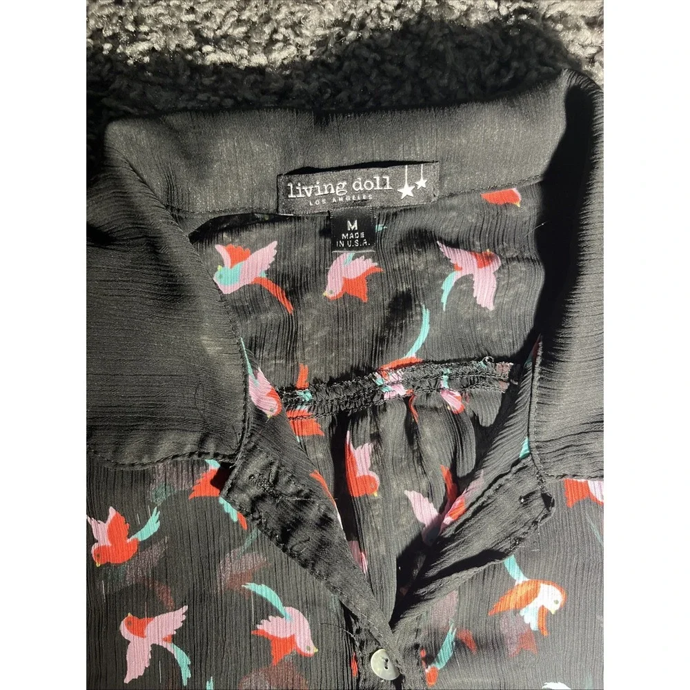 Living Doll Women's‎ M Sheer Black Bird Sleeveless Collared Button Up Top - Picture 2 of 8